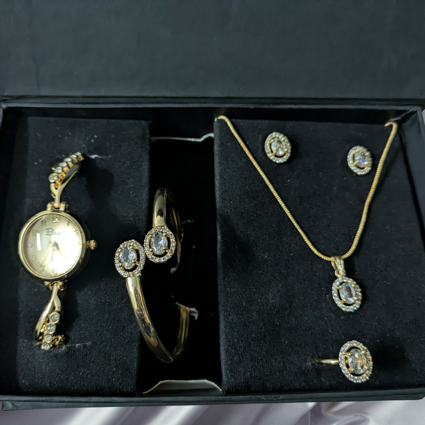 6 PCS Golden Elegant Jewellery Gift Pack